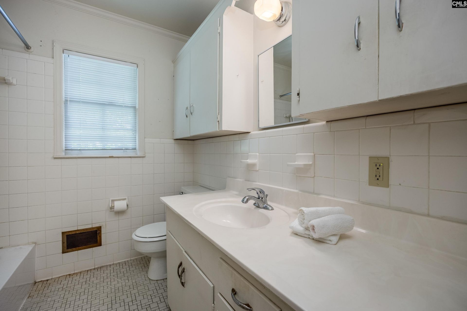 331 Bond Street Photo 33