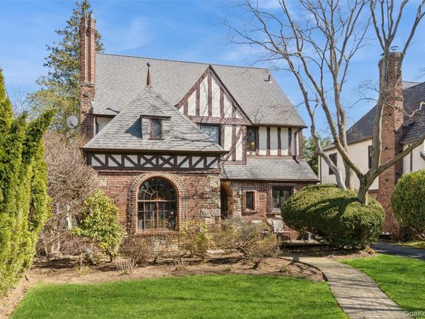 63 Marlborough Court , Rockville Centre, NY 11570