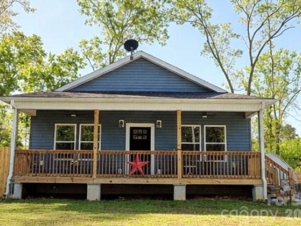 196 8th Avenue, New London, NC 28127