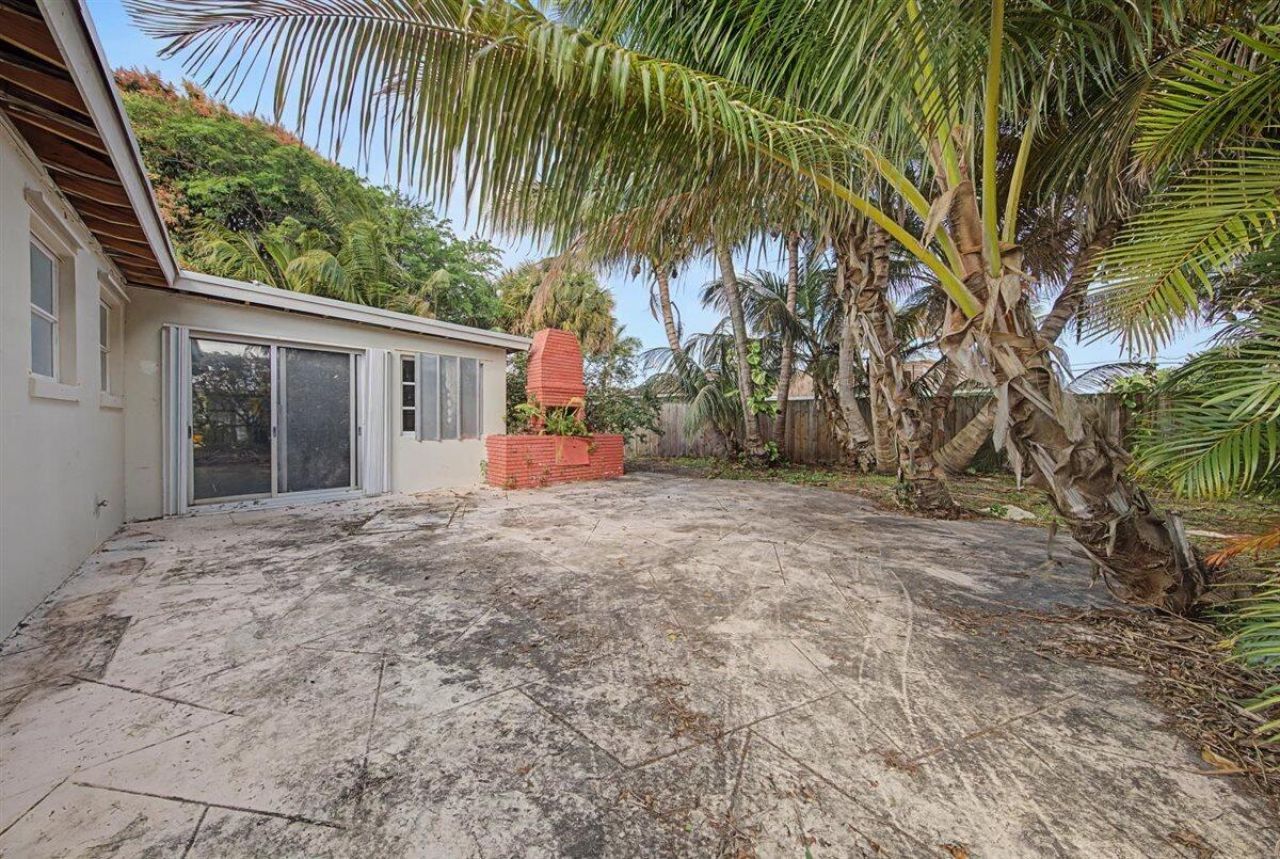 7730 W Lake Drive, Lake Clarke Shores, FL 33406 Photo