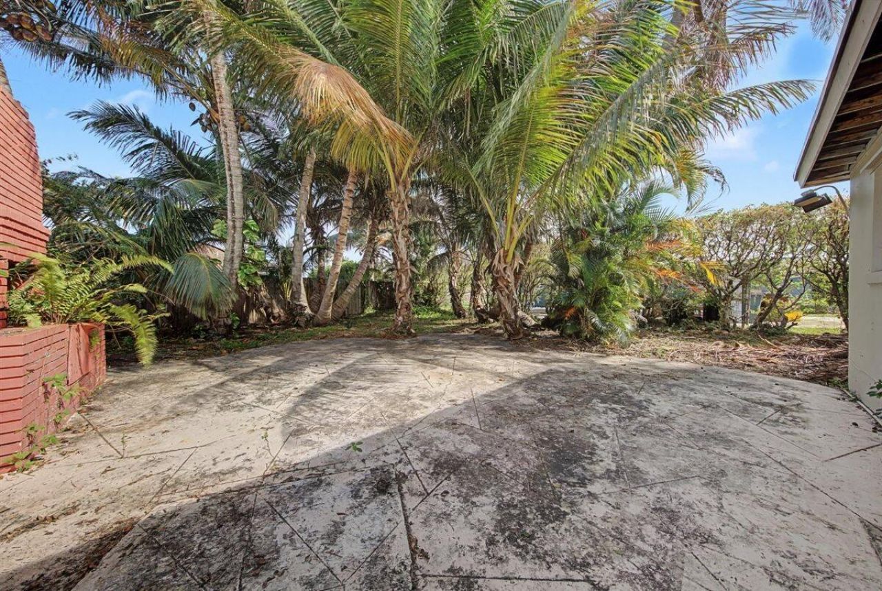 7730 W Lake Drive, Lake Clarke Shores, FL 33406 Photo