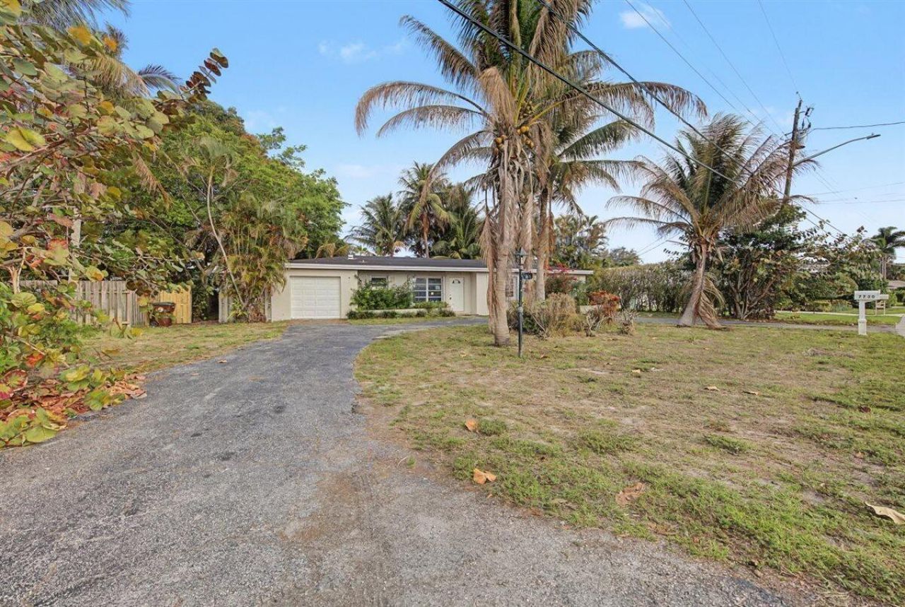 7730 W Lake Drive, Lake Clarke Shores, FL 33406 Photo