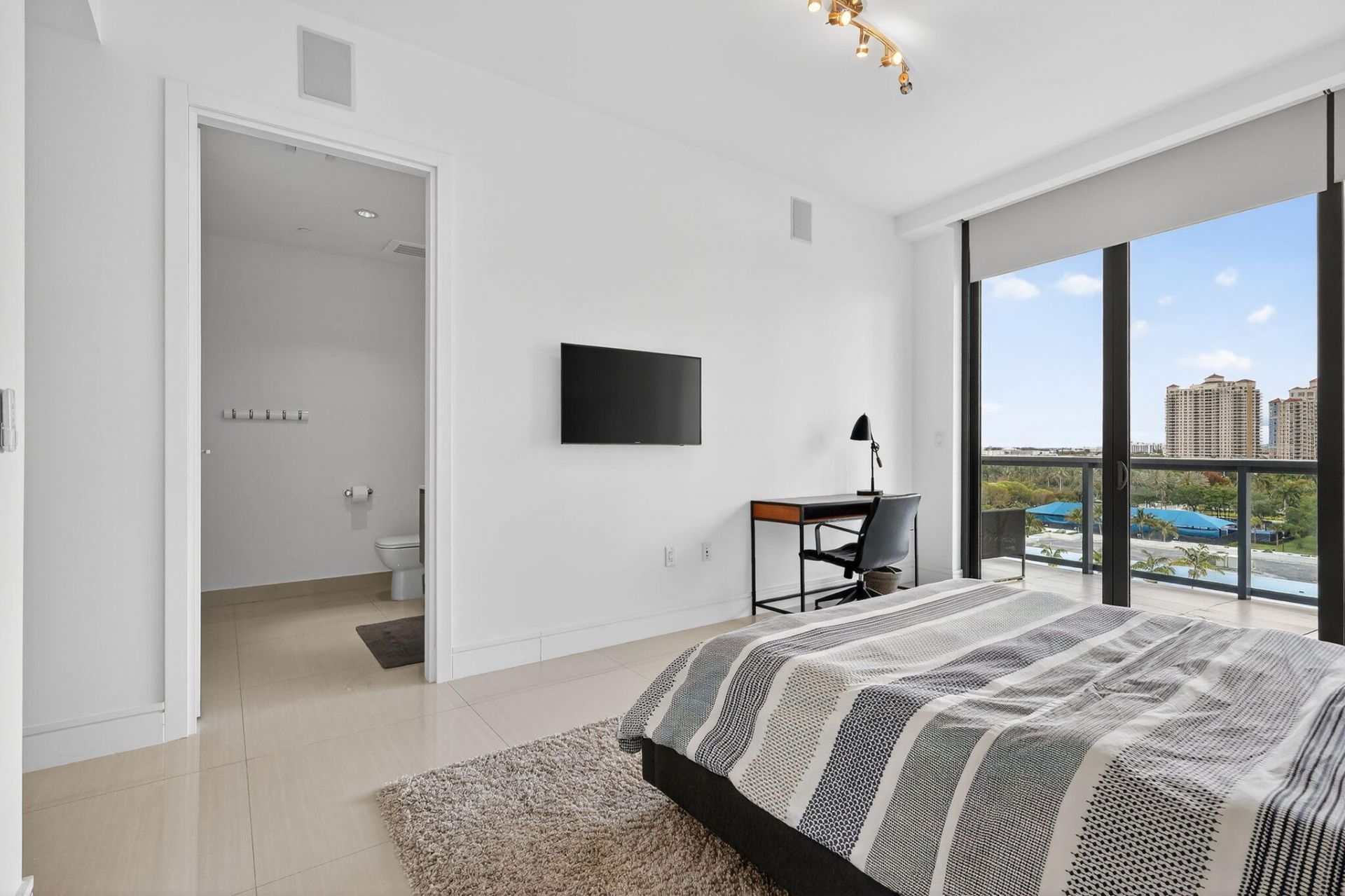 3250 NE 188th Street, Unit 706, Aventura, FL 33180 Photo