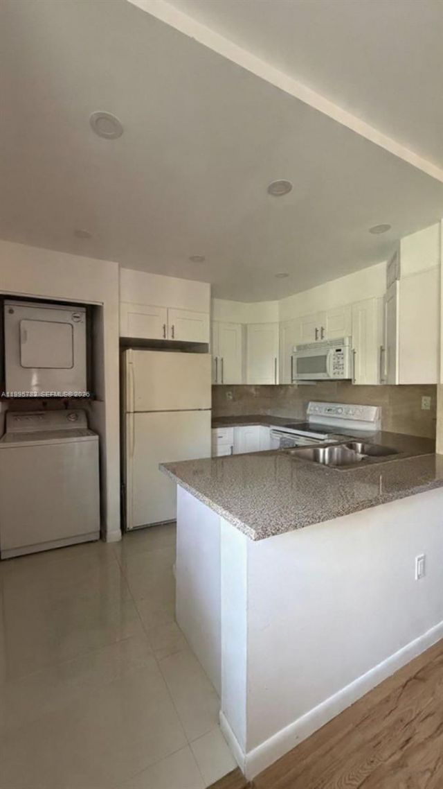 221 W Park Dr, Unit 202-3, Miami, FL 33172 Photo
