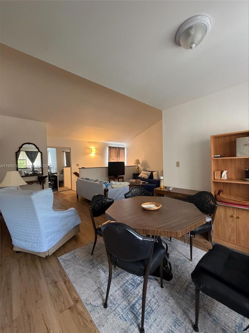 221 W Park Dr, Unit 202-3, Miami, FL 33172 Photo