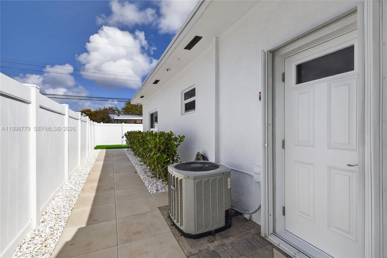 2161 NE 62nd Ct , Fort Lauderdale, FL 33308 Photo