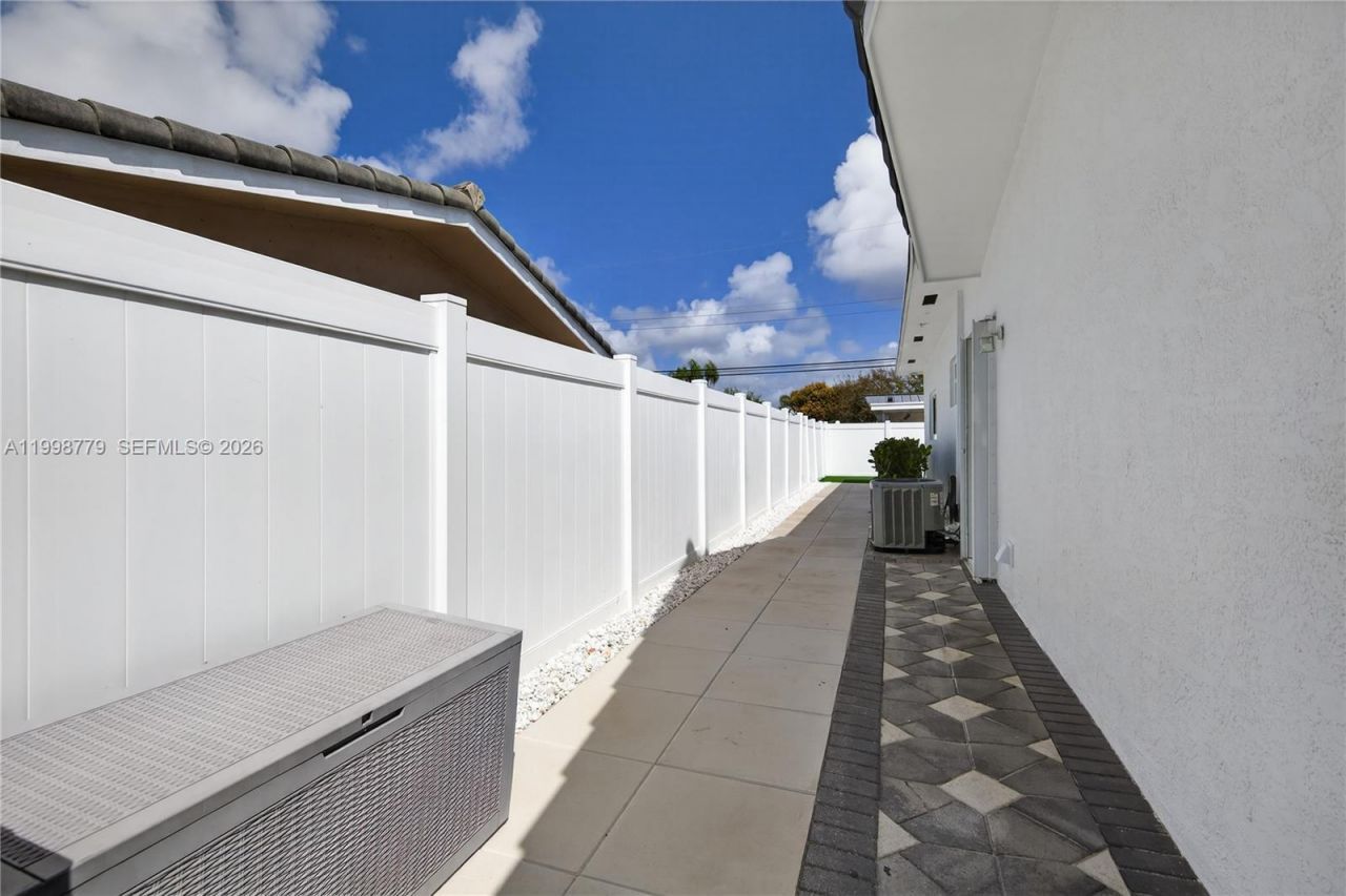 2161 NE 62nd Ct , Fort Lauderdale, FL 33308 Photo