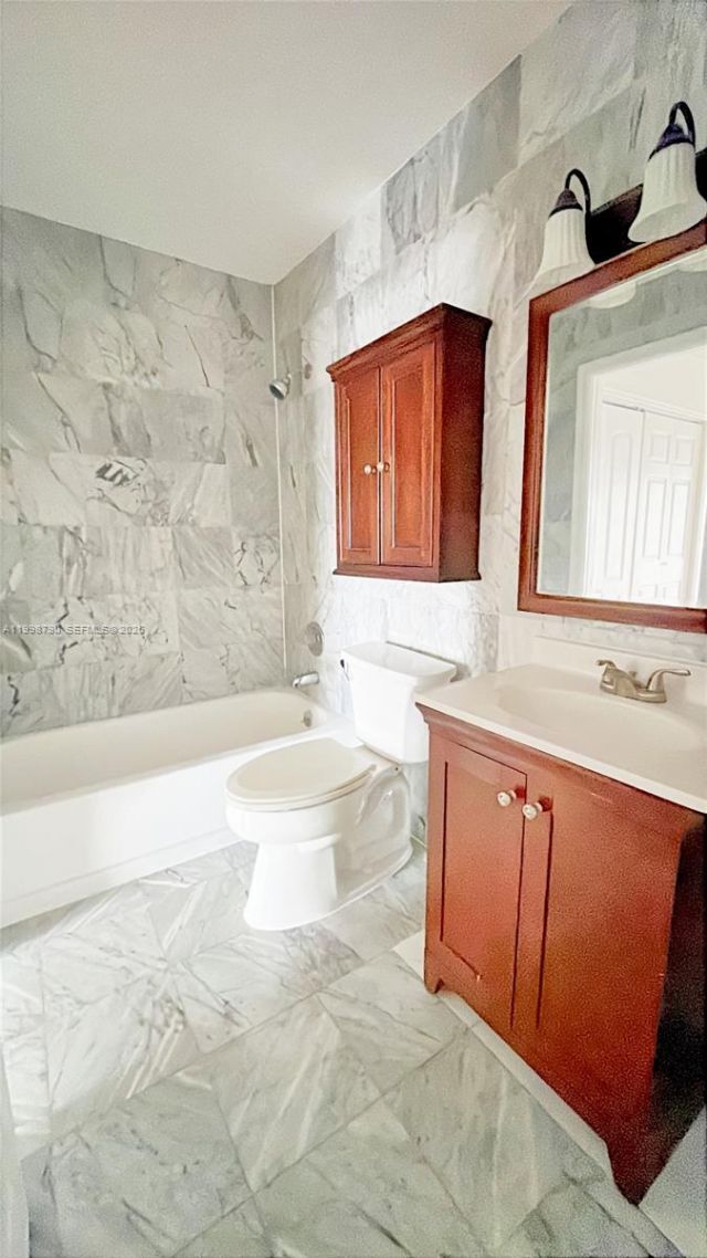1283 W 51st Place, Unit 12, Hialeah, FL 33012 Photo