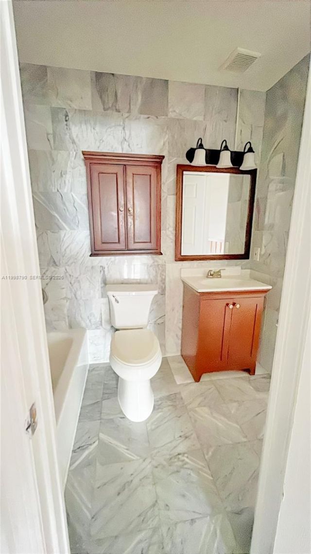 1283 W 51st Place, Unit 12, Hialeah, FL 33012 Photo