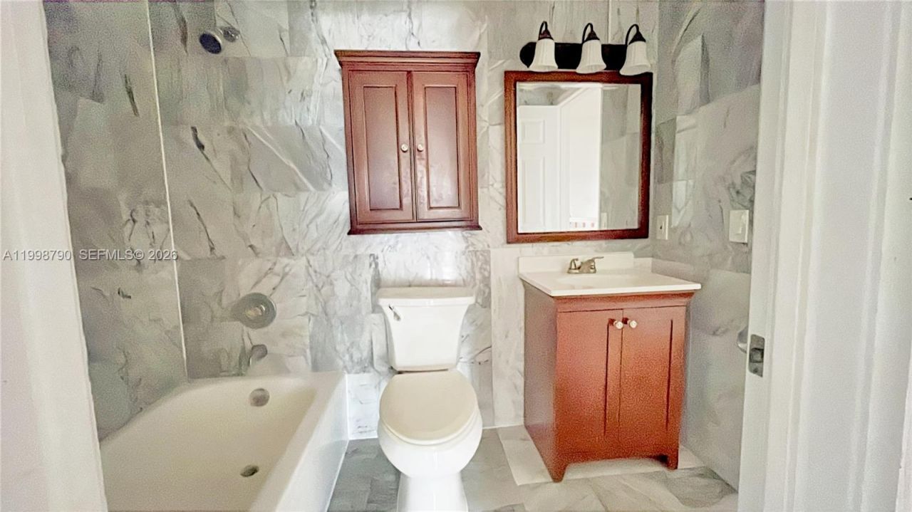 1283 W 51st Place, Unit 12, Hialeah, FL 33012 Photo