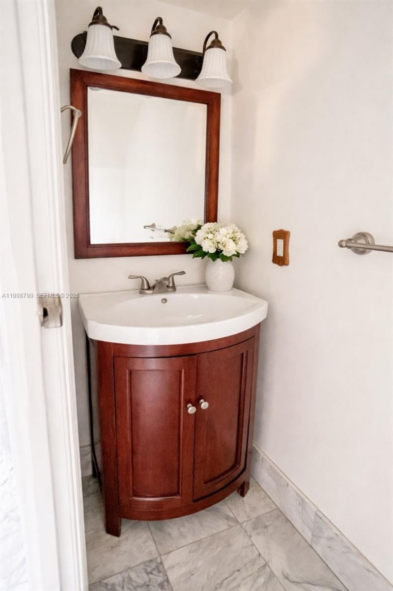 1283 W 51st Place, Unit 12, Hialeah, FL 33012 Photo