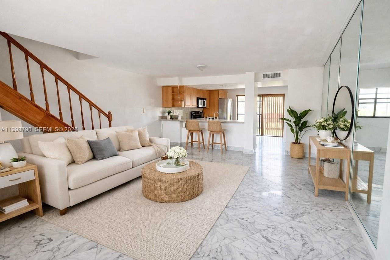 1283 W 51st Place, Unit 12, Hialeah, FL 33012 Photo