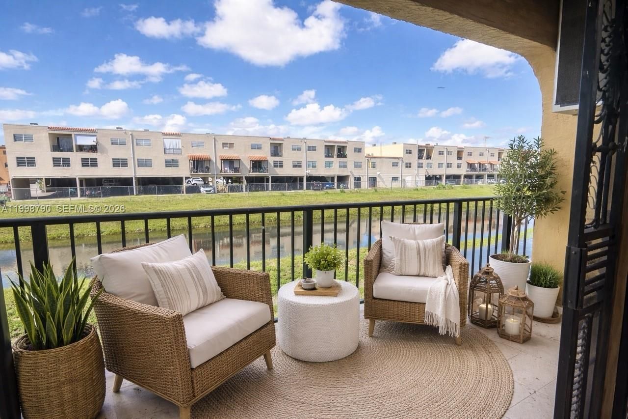 1283 W 51st Place, Unit 12, Hialeah, FL 33012 Photo