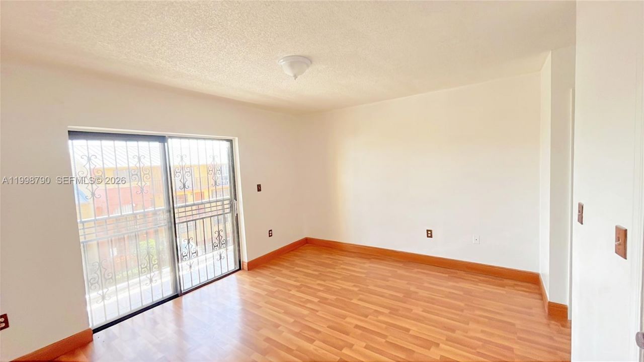 1283 W 51st Place, Unit 12, Hialeah, FL 33012 Photo