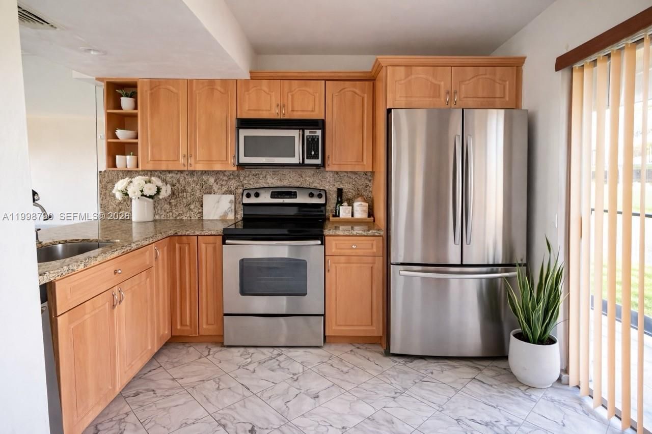 1283 W 51st Place, Unit 12, Hialeah, FL 33012 Photo