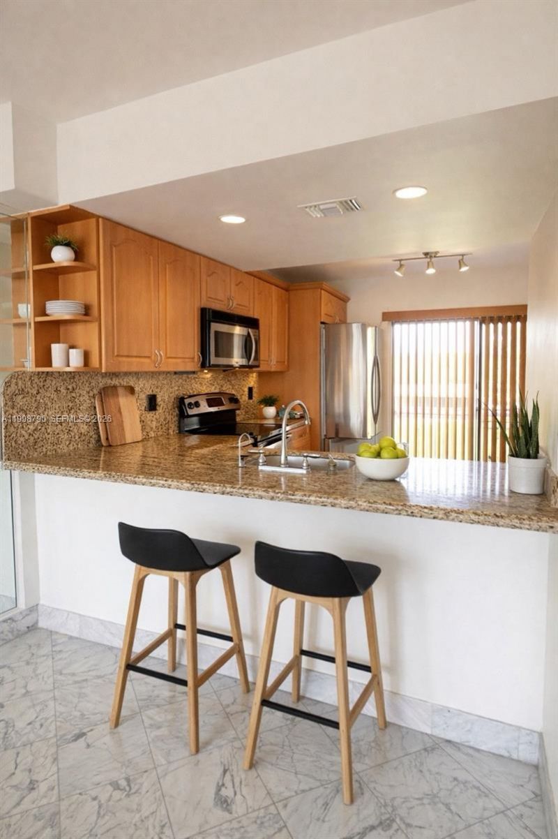 1283 W 51st Place, Unit 12, Hialeah, FL 33012 Photo