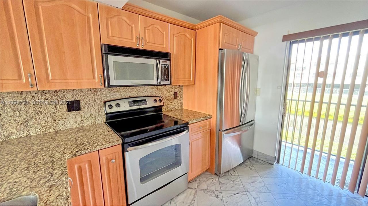 1283 W 51st Place, Unit 12, Hialeah, FL 33012 Photo
