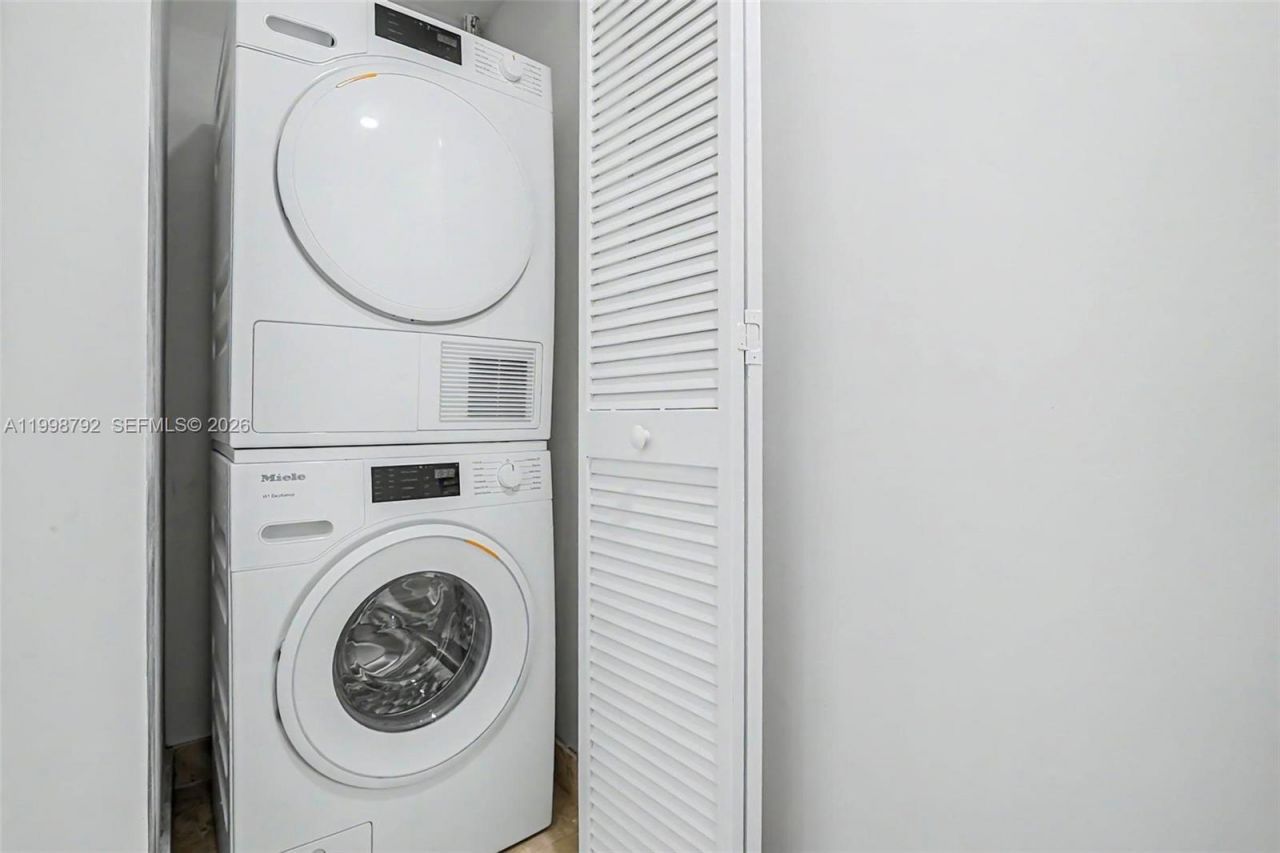 41 SE 5th St, Unit 1709, Miami, FL 33131 Photo