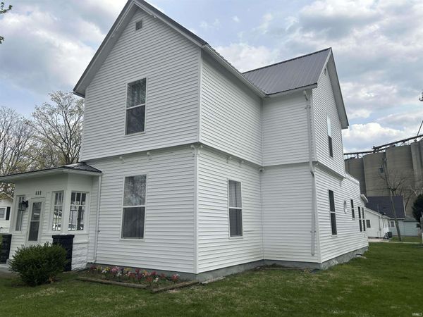 208 E 6 Street, Fowler, IN 47944