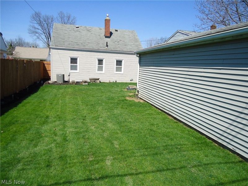 318 Van Buren Avenue, Cuyahoga Falls, OH 44221 Photo 3