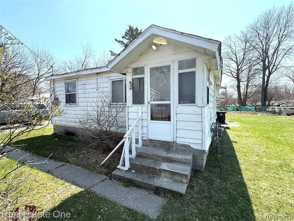 18318 Deering Street, Livonia, MI 48152