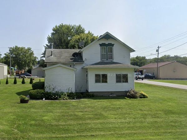 100 4th Avenue E, Andalusia, IL 61232