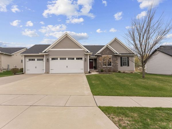 4937 Lakeside Drive , Bettendorf, IA 52722