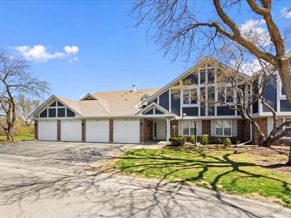 1427 Sutton Court, Unit 1427, Vernon Hills, IL 60061