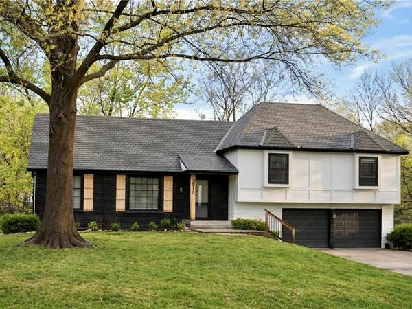 3510 NE Kingwood Place, Lee's Summit, MO 64064