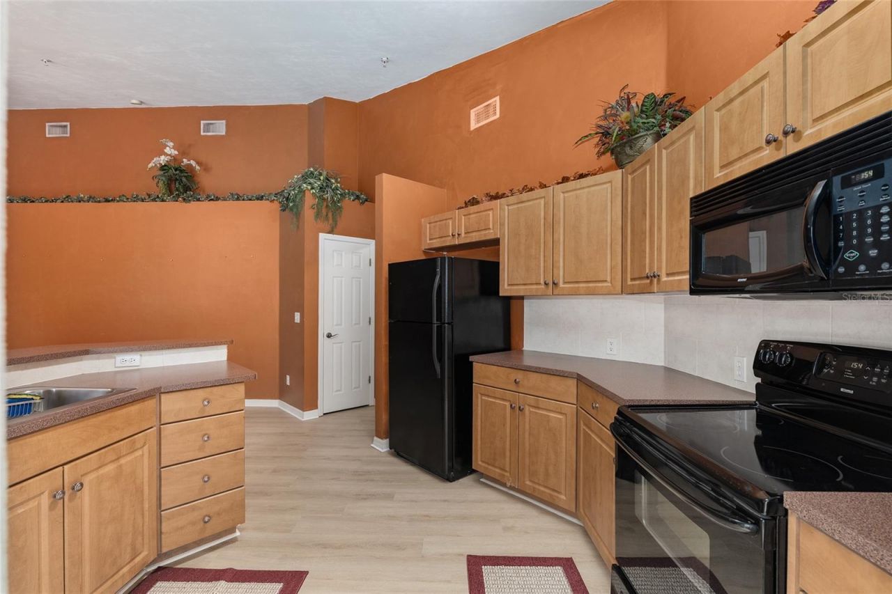 4215 SW 31st Drive, Unit 204, Gainesville, FL 32608 Photo
