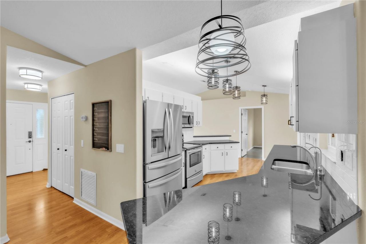 2114 49th Avenue E, Bradenton, FL 34203 Photo