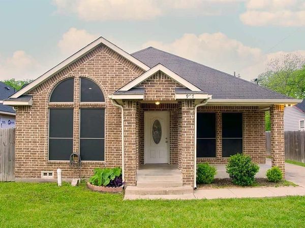 907 S Meriott Street, Ennis, TX 75119