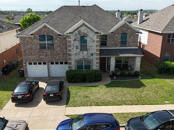 421 Roundrock Lane, Fort Worth, TX 76140
