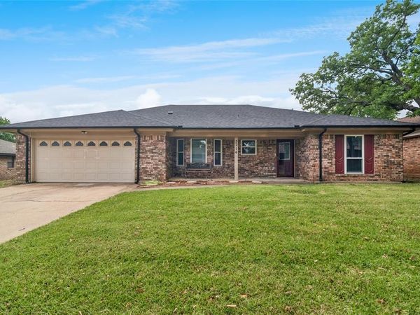 5214 Rustle Leaf Drive , Arlington, TX 76017