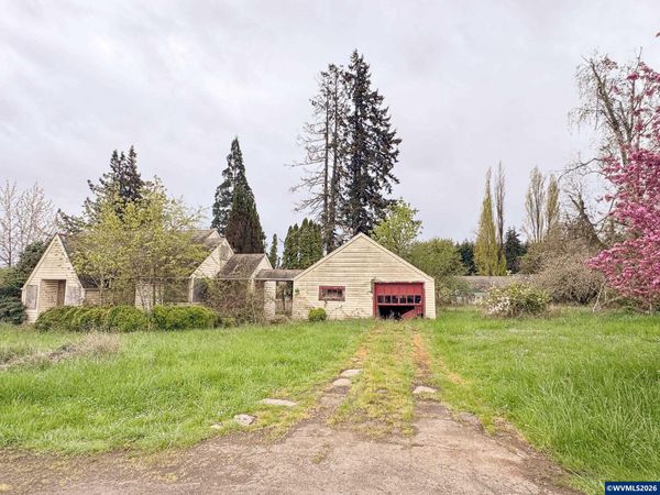 235 SW Ivy St, Willamina, OR 97396