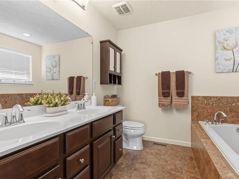 9755 Crooked Creek Drive, Centerville, OH 45458 Photo 33