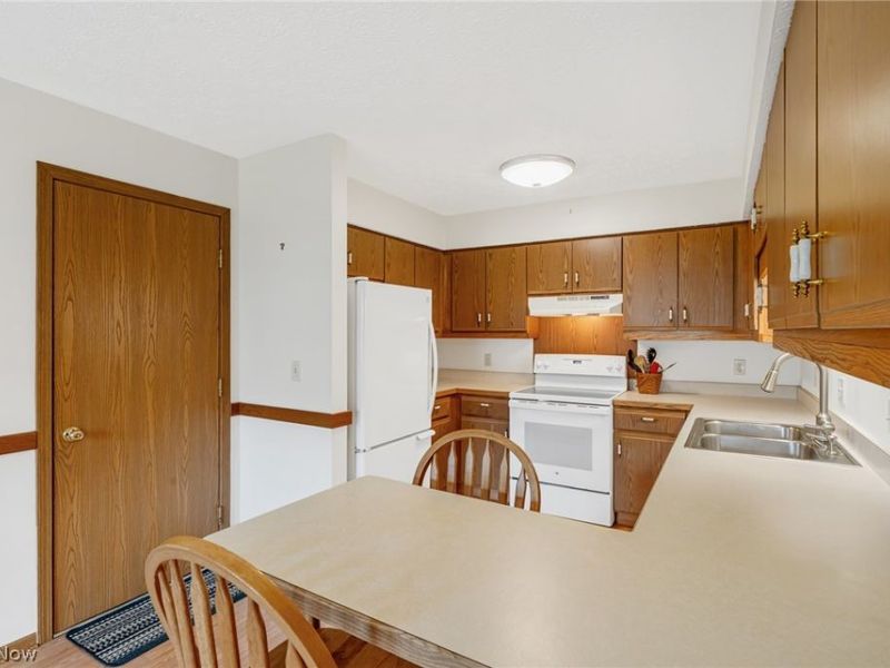 305 Holly Place, Barberton, OH 44203 Photo 11