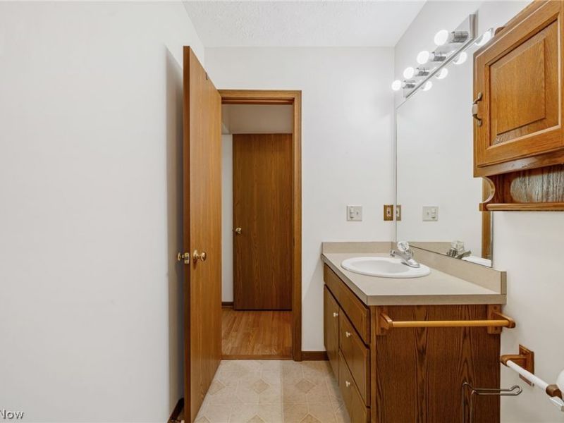 305 Holly Place, Barberton, OH 44203 Photo 19