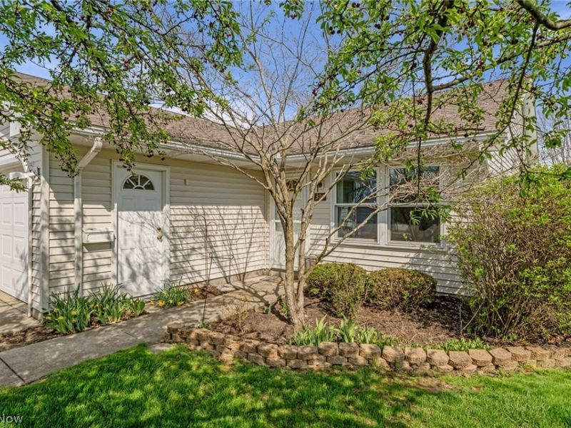 305 Holly Place, Barberton, OH 44203 Photo 2