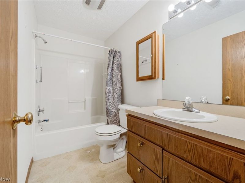 305 Holly Place, Barberton, OH 44203 Photo 23