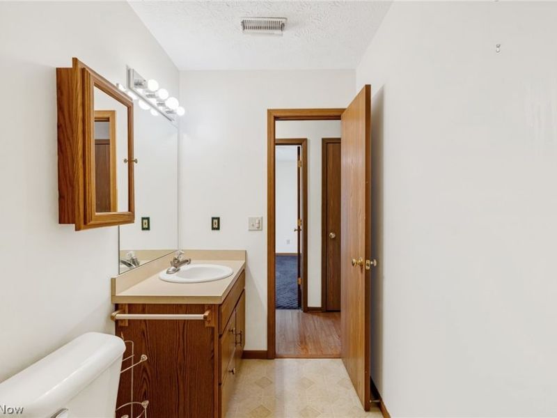 305 Holly Place, Barberton, OH 44203 Photo 24