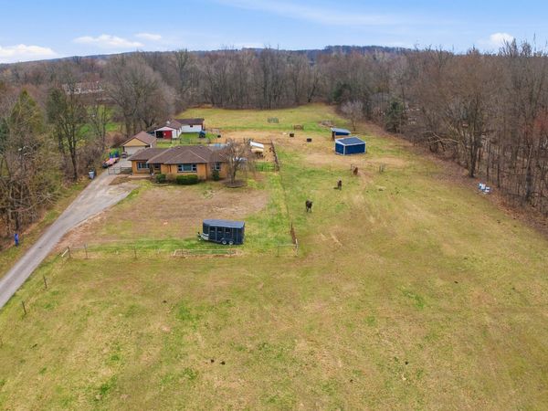 58765 Travis Road, New Hudson, MI 48165