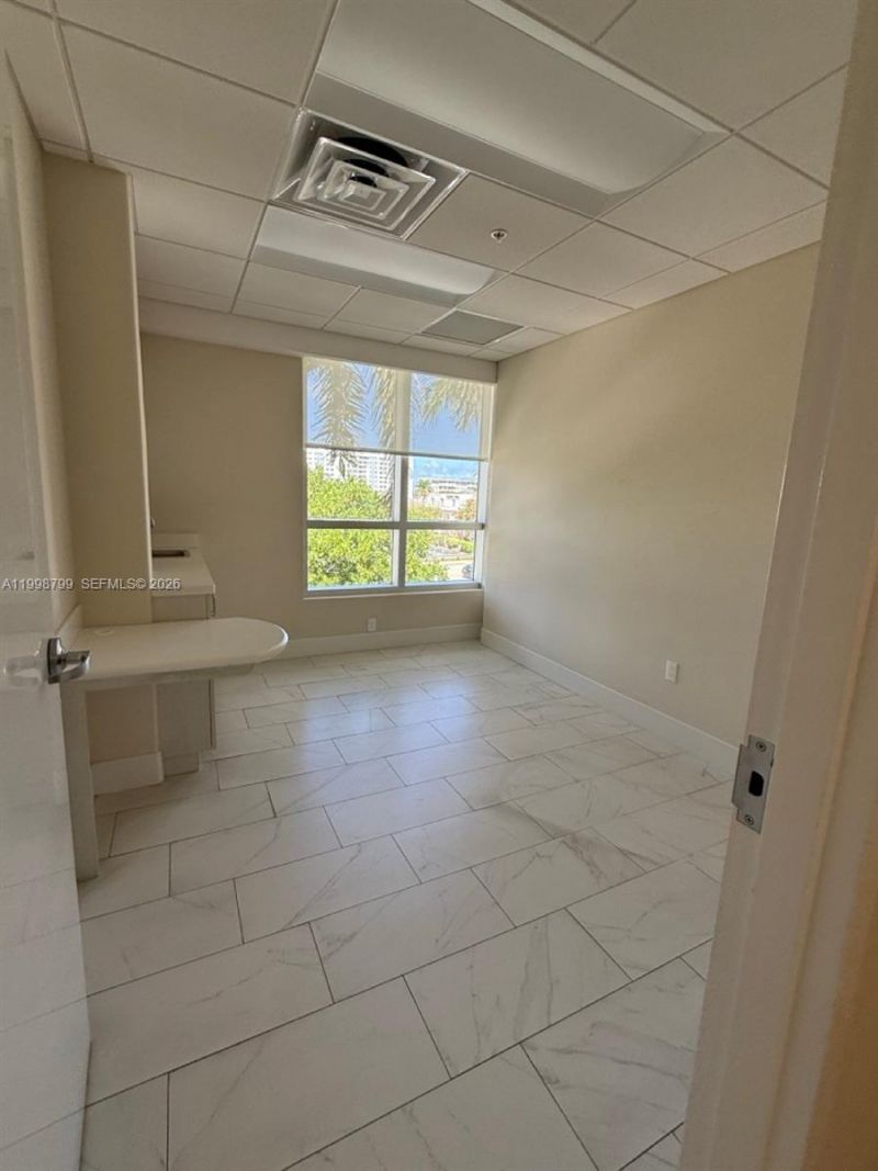 2866 E Oakland Park Blvd, Fort Lauderdale, FL 33306 Photo