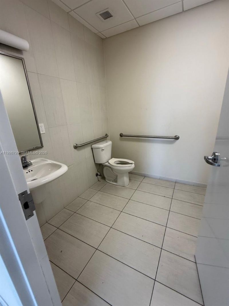 2866 E Oakland Park Blvd, Fort Lauderdale, FL 33306 Photo