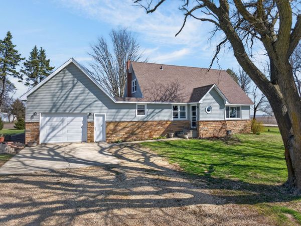 1519 Il Route 251 , Steward, IL 60553