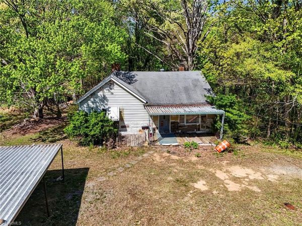 2106 School Street , Winston-Salem, NC 27105