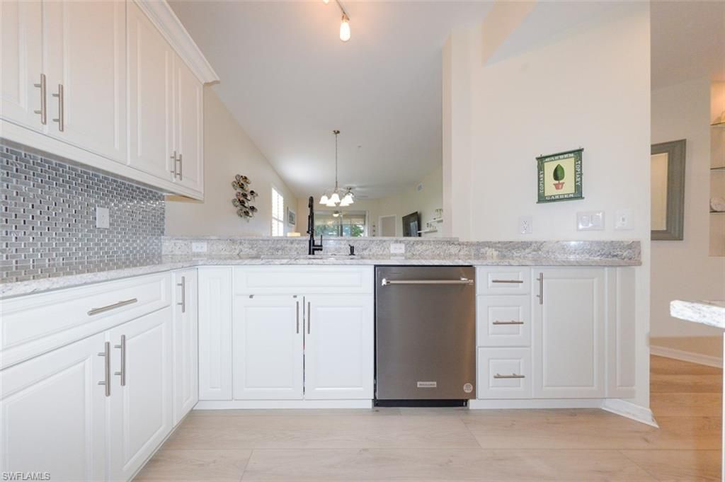 8106 Queen Palm Ln, Unit 131, Fort Myers, FL 33966 Photo