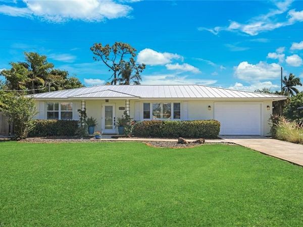 20621 Pine Tree LN, ESTERO, FL 33928