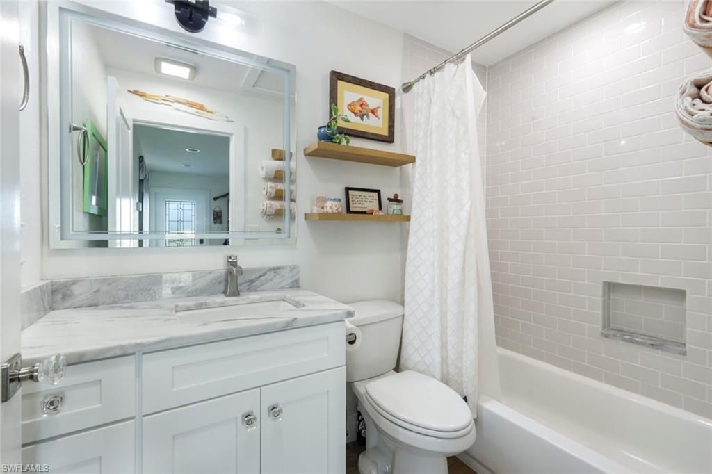 20621 Pine Tree Ln, Estero, FL 33928 Photo