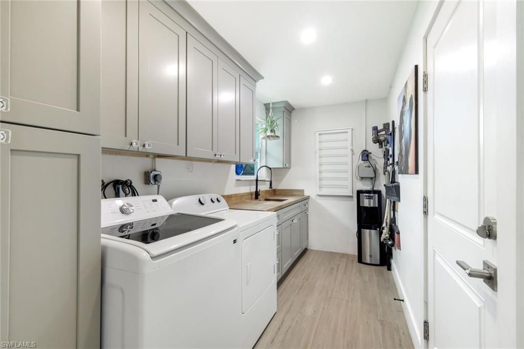 20621 Pine Tree Ln, Estero, FL 33928 Photo